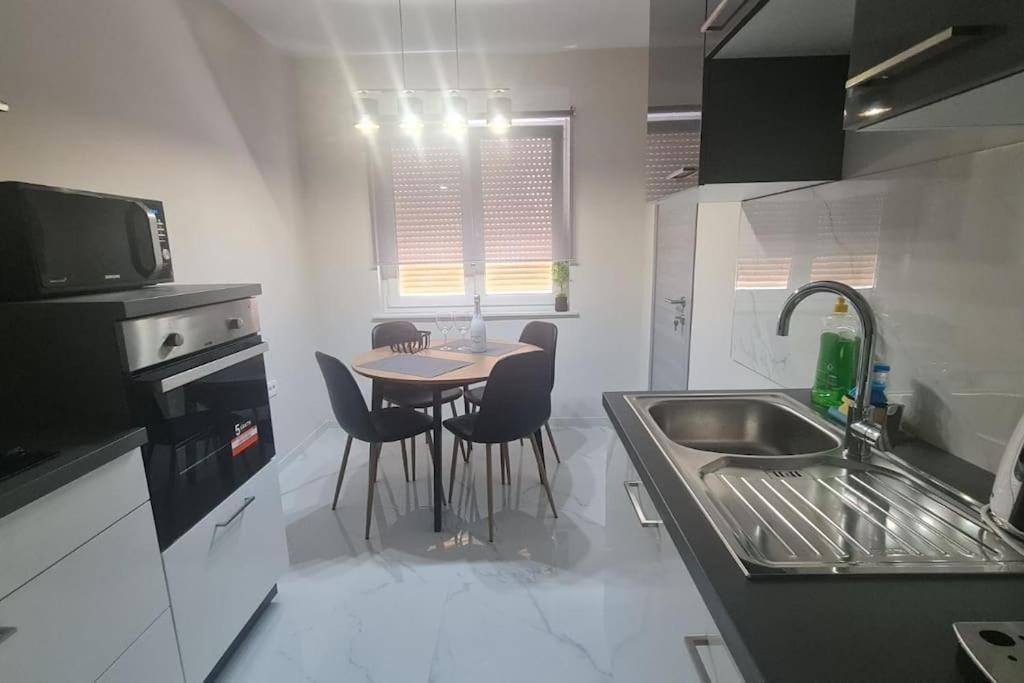 Mias Luxury Apartment Rijeka Exteriör bild